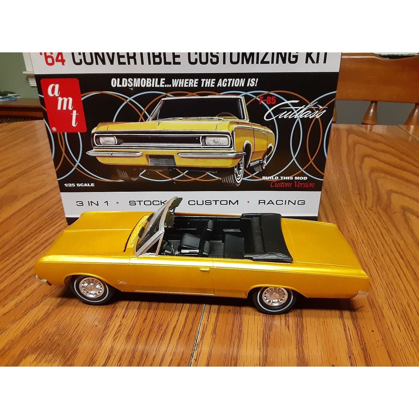 AMT 1/25 1964 Oldsmobile Cutlass F-85 Convertible