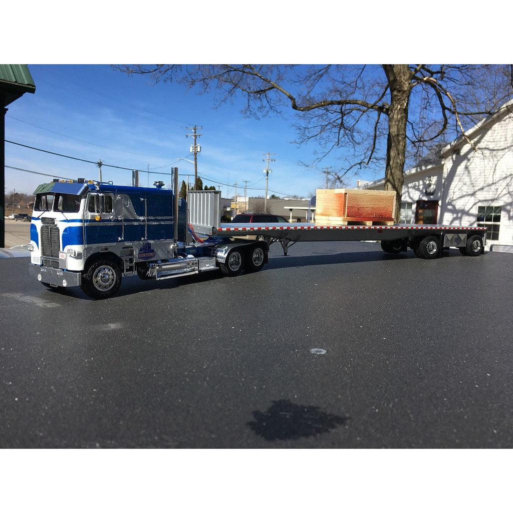 Moebius 48' Flatbed Trailer w/Cambered Deck 1/25 Scale Model Kit