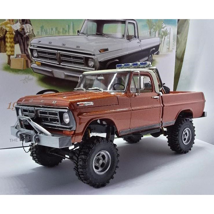 Moebius Model 1/25 1972 Ford Sport Custom Model Kit