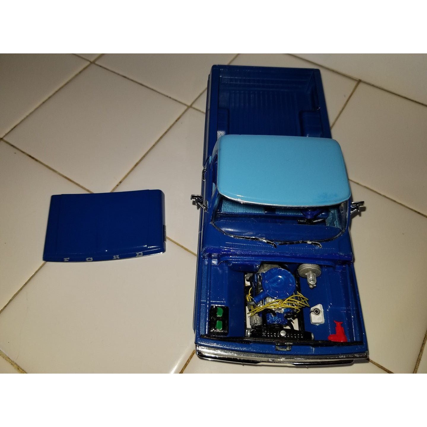 Moebius Model 1/25 1972 Ford Sport Custom Model Kit