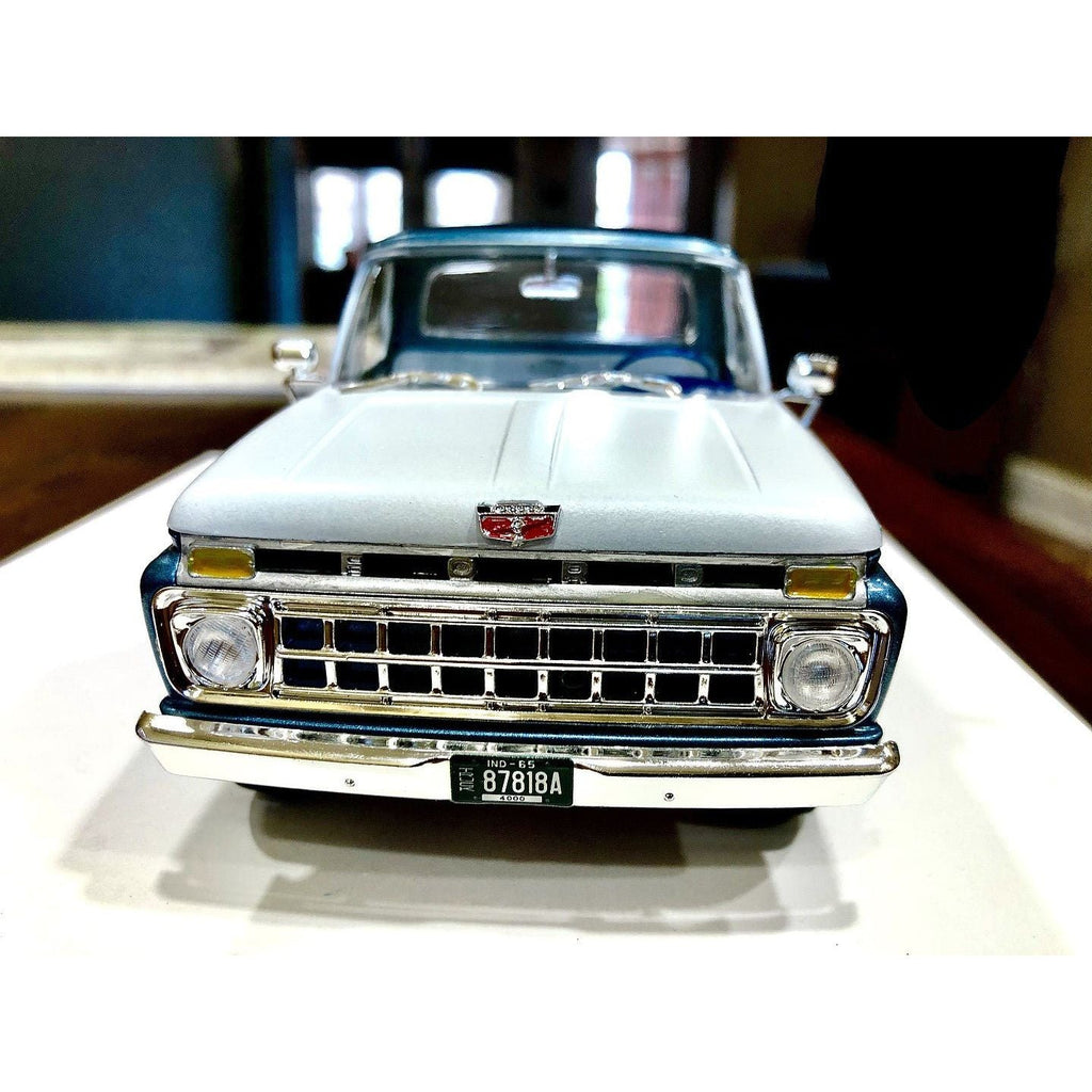 Moebius Model 1/25 Scale 1965 Ford Cab Styleside Pickup