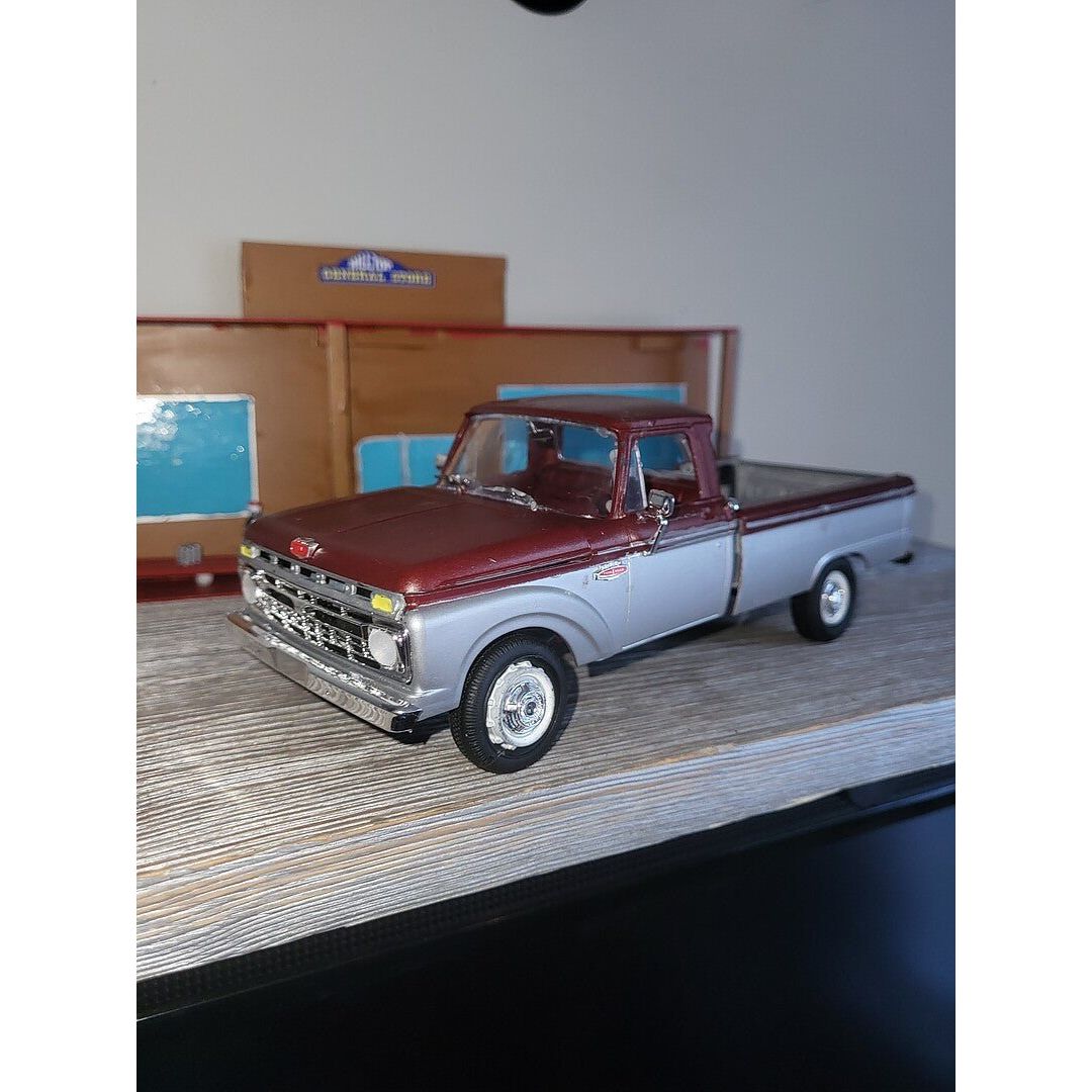 Moebius Model 1/25 Scale 1966 Ford F100 Custom Cab 4x4