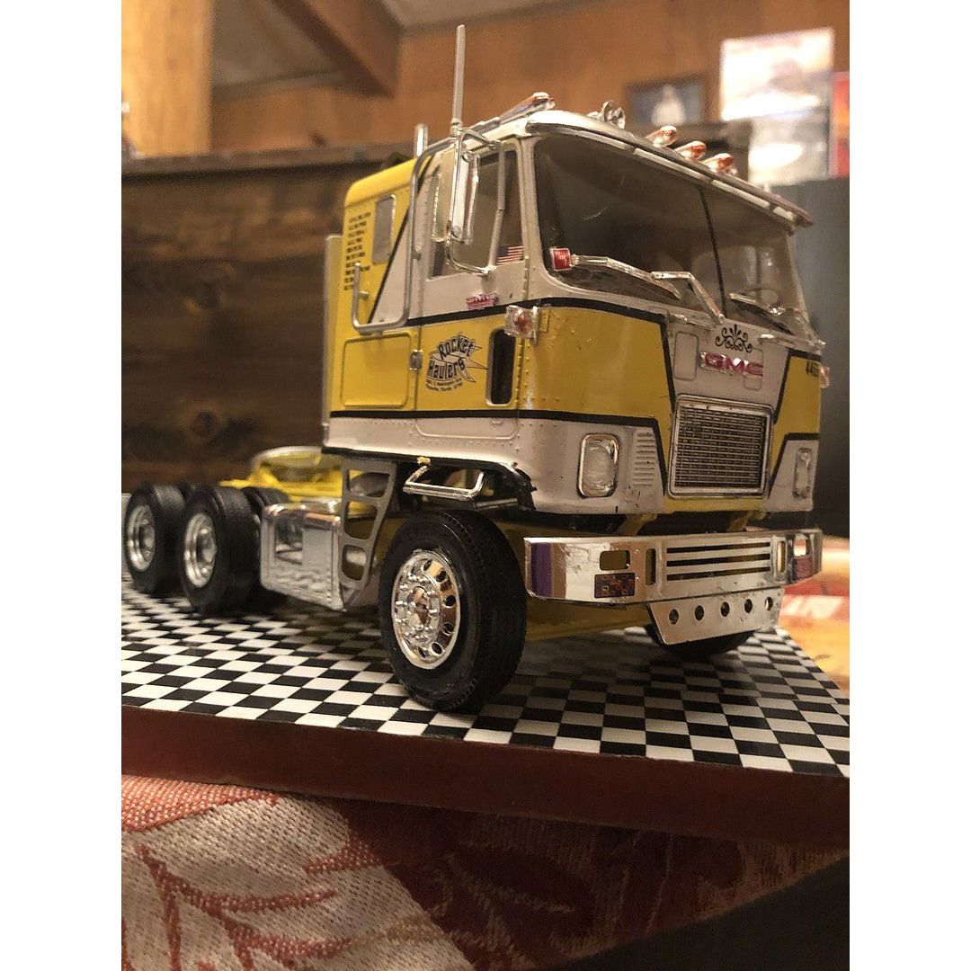 Moebius Models 1/25 Scale Semi Wheels/Tires