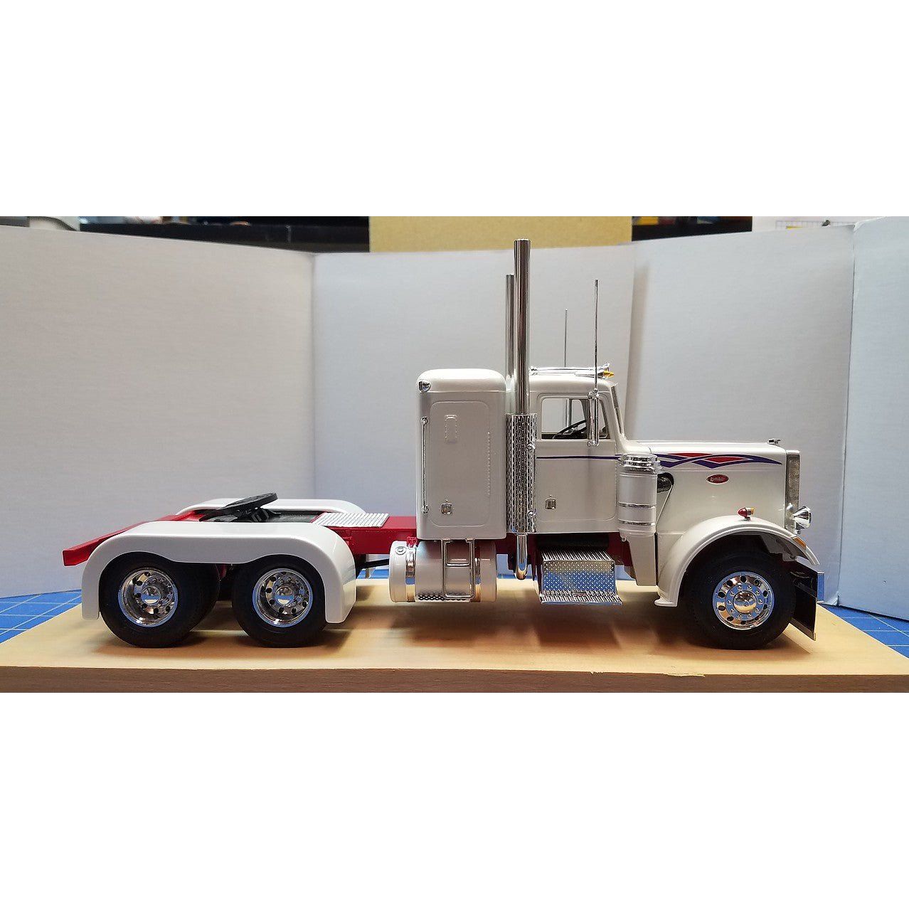 Moebius Models 1/25 Scale Semi Wheels/Tires