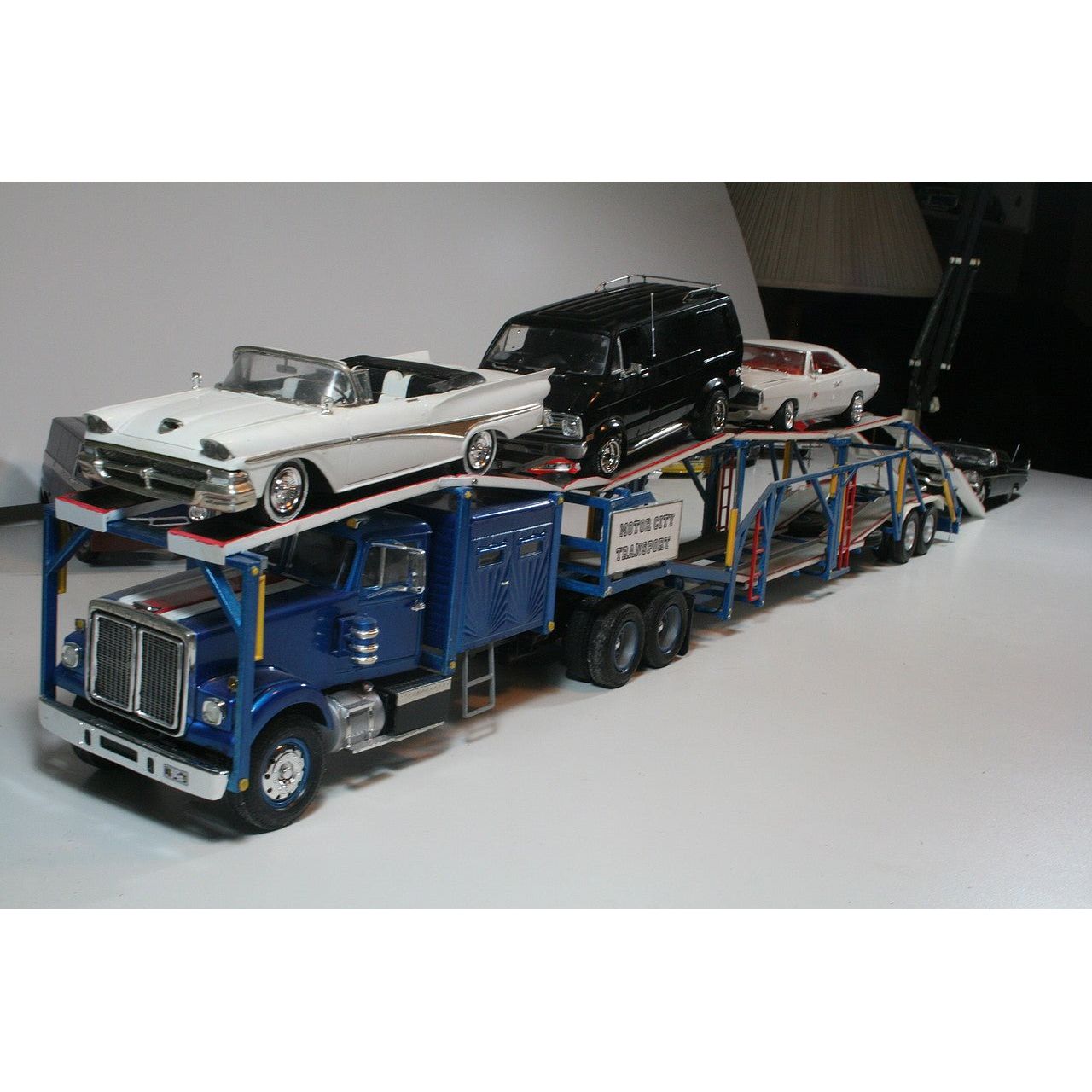 Revell Auto Transport Trailer 1/25 Scale Model Kit