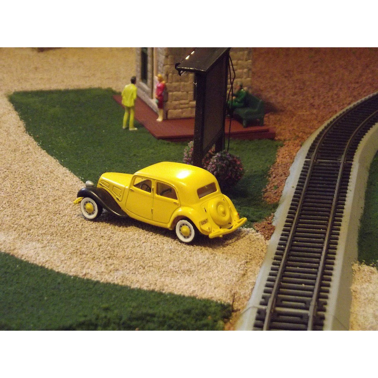 Tamiya 1/48 Citroen 11Cv Staff Car